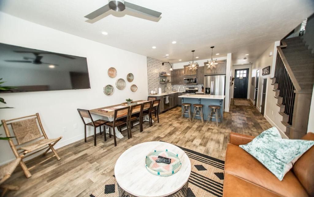 Washington Fields Apartment | The Gathering Place by Freedom Vacation Rentals