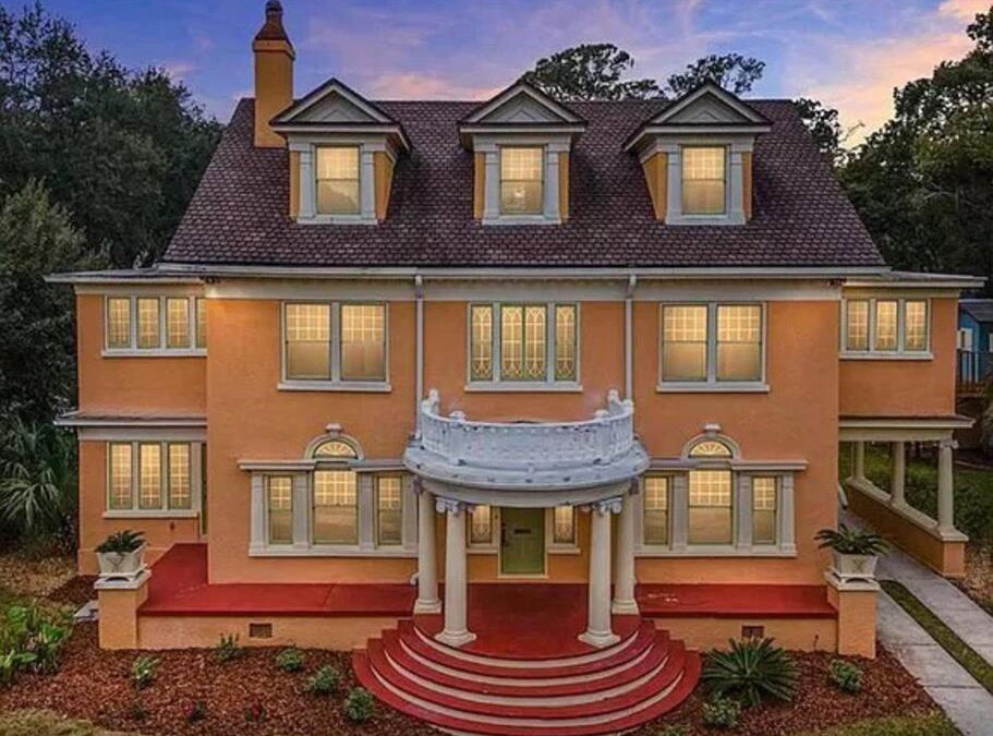 Duckpond House | The Gator Manor – 6 Bedrooms Walk to UF/Stadium