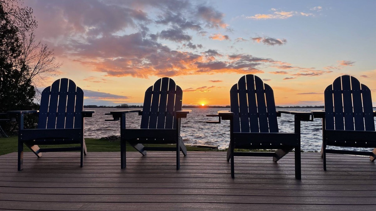 Beaver Dam House | The Gatsby Getaway - A Charming 100-Year-Old Lakeside Retreat in Beaver Dam!