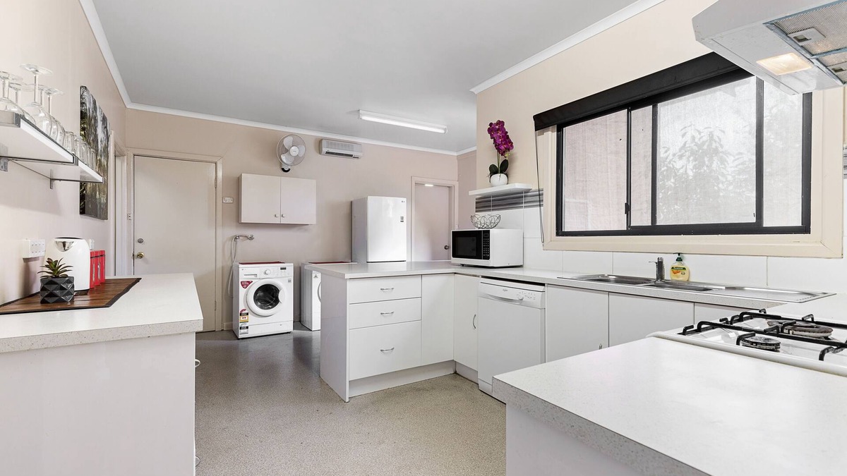 Strathmerton House | The Gazebo Place - Spacious 4 Bedroom near Murray River