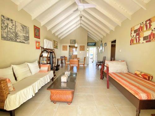 Apple Hall House | The Gem is located a few minutes walk to the gorgeous Bottom Bay Beach