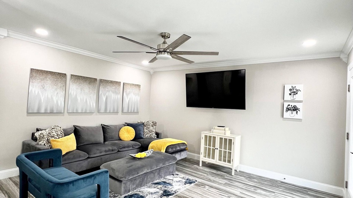Ladson Apartment | "The Gem" Stylish Fully Renovated 2 Bedroom 1 Bathroom Duplex