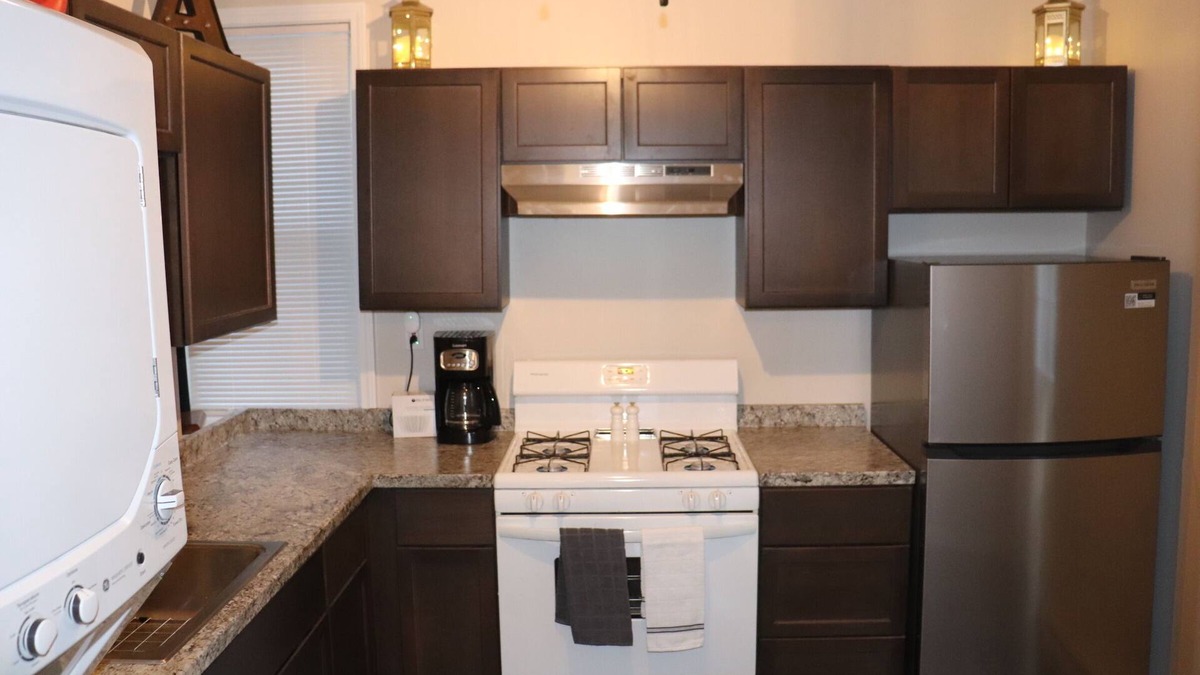 Geneva Apartment | The Geneva Getaway- remodeled apartment walking distance from downtown Geneva