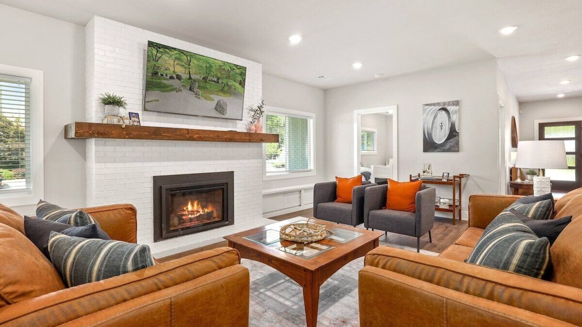 Springdale House | The George at 702 - 1 Mile to DT Springdale