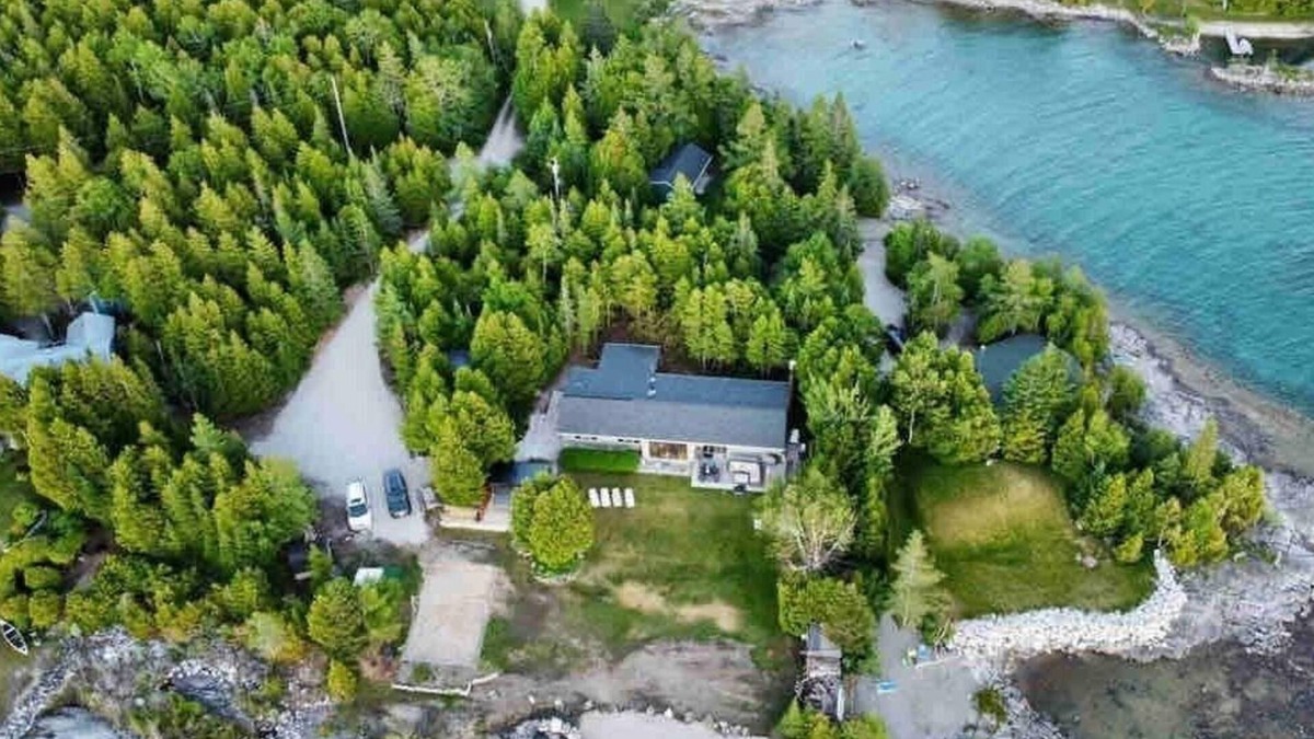 Tobermory Cottage | The Georgian - Fine Tobermory retreat with hot tub and sauna