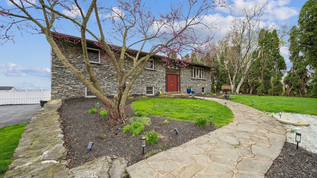 Washington Boro House | The Getaway a River View Home w/Pool & Hot Tub
