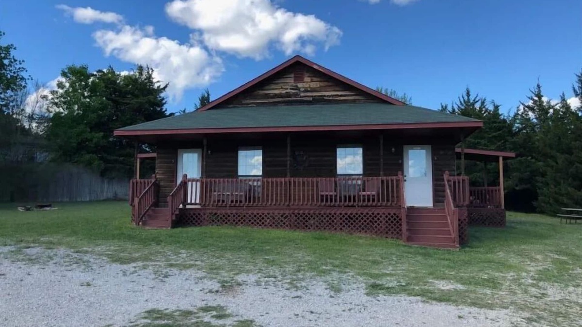 Sulphur Cabin | THE GETAWAY-Cedar Creek Cabins