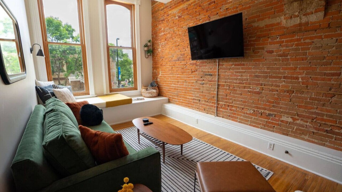 Northfield Apartment | The Getaway in DT Northfield!