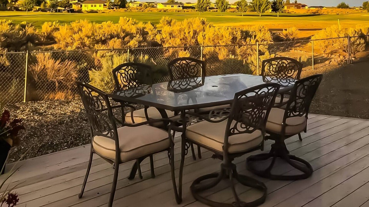 Desert Aire House | The Getaway on the Green in Sunny Desert Aire, WA