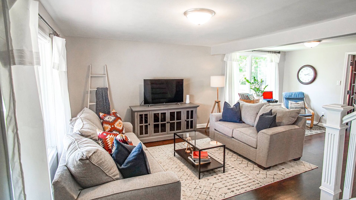 Three Oaks House | The Getaway - Three Oaks Cottage 3 BR 1.5 Bath - Week Stay Discount