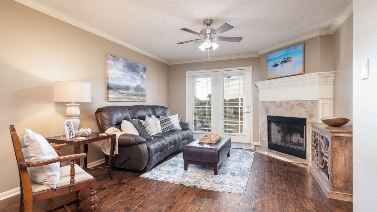 Jones Mills Condo | The Getaway.your perfect place to unwind - with hot tub just for guests.