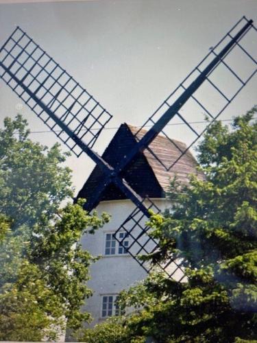 Chorlton-by-Backford House | The Gibbet Windmill pet friendly home & paddock