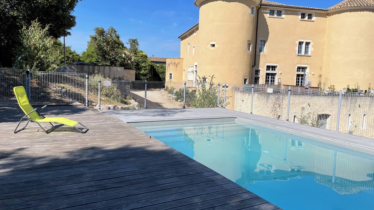 Lussan Apartment | The « GID Nest » Apartment Cosy Dans un Château du sud de la France