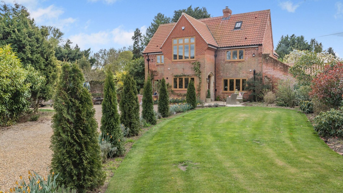 Reepham House | The Glebe House - Four Bedroom House, Sleeps 8