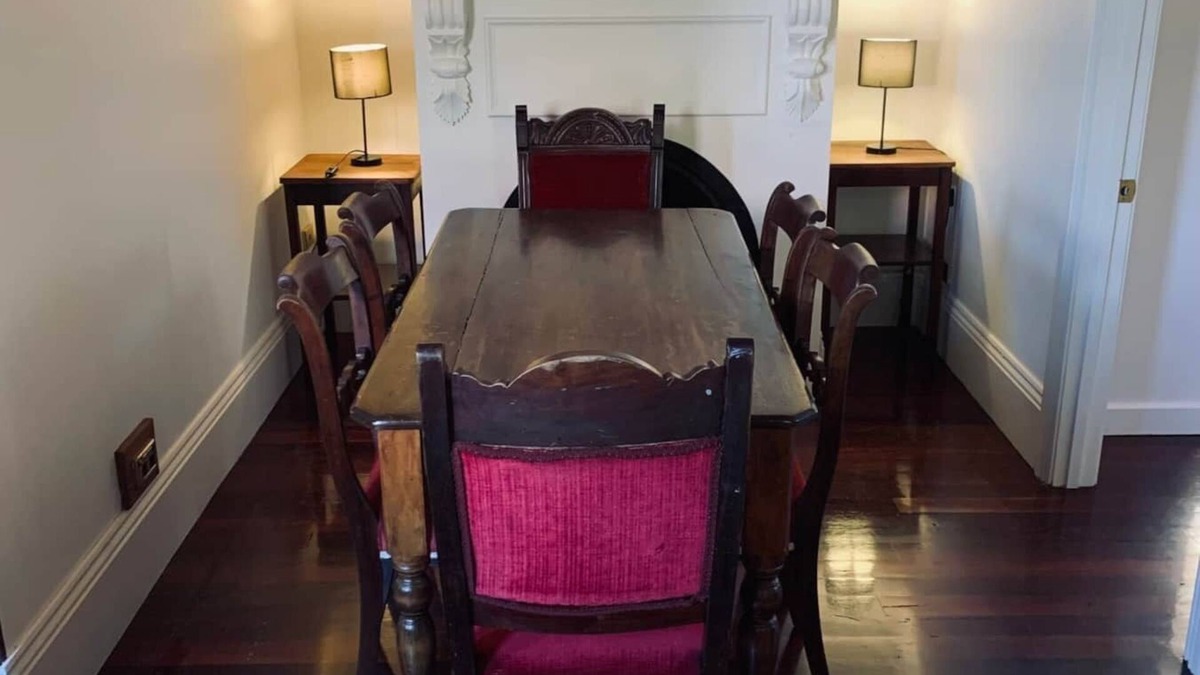 Castlemaine House | The Globe Cottage
