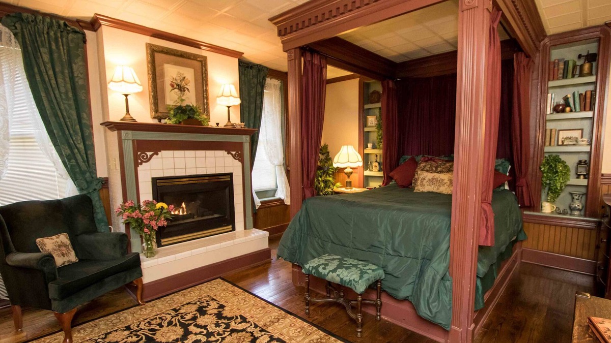 East Greenville Bed & Breakfast | The Globe Inn