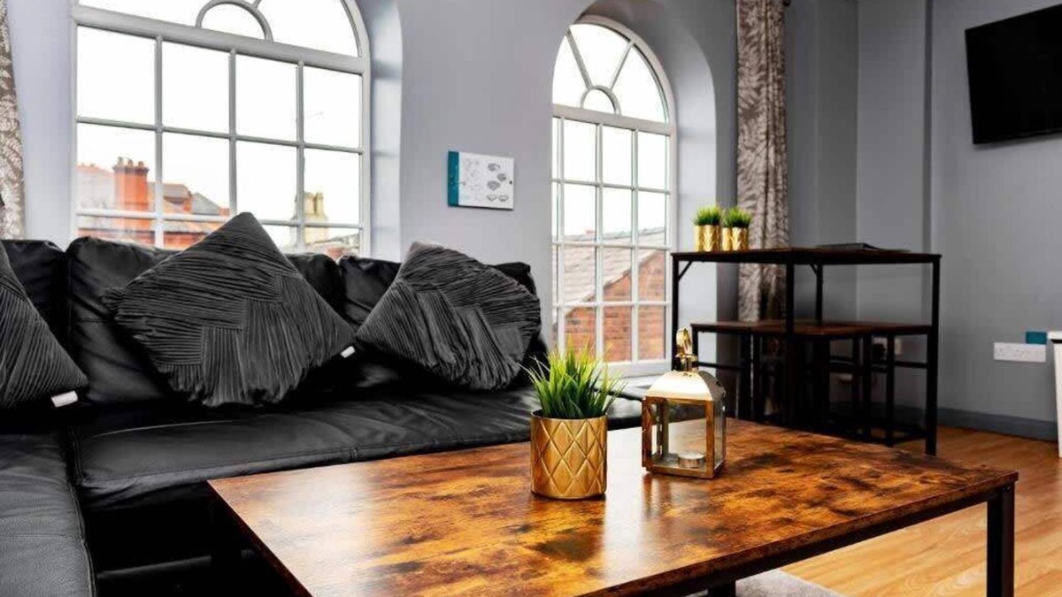 Wrexham Apartment | The Glyndwr - Berwyn House | Central Wrexham