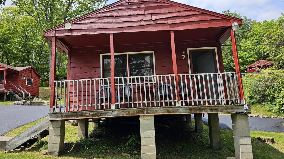 Lake George Cabin | The Gold Eagle Cottage 7