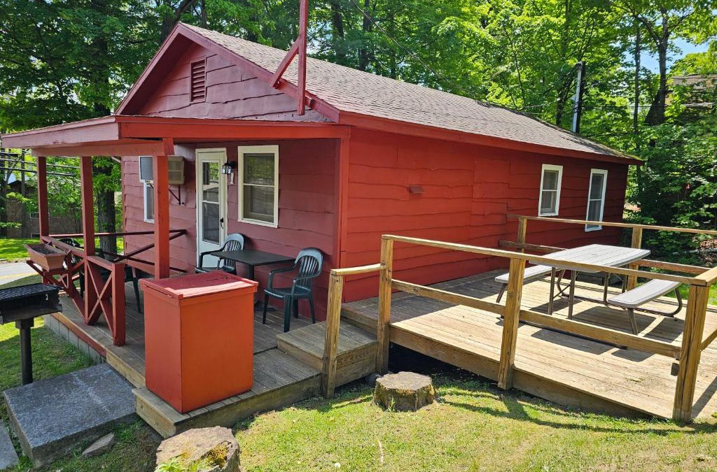 Lake George Cabin | The Gold Eagle