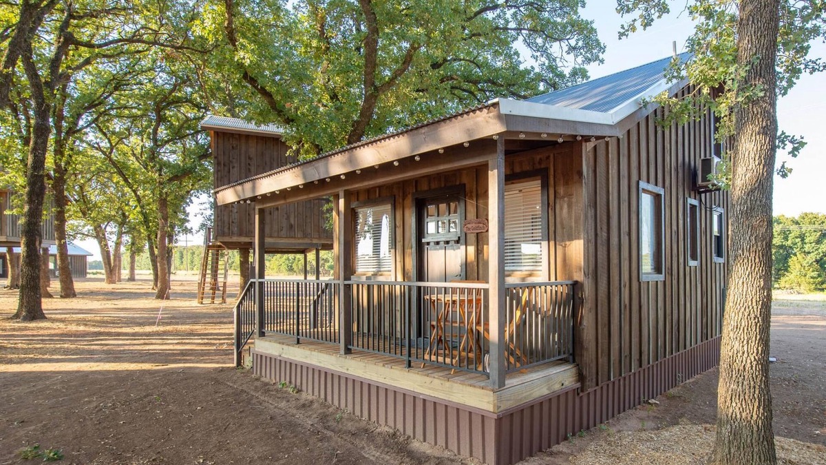 Elm Mott House | The Goldfinch Cabin 15 MIN to Magnolia Baylor