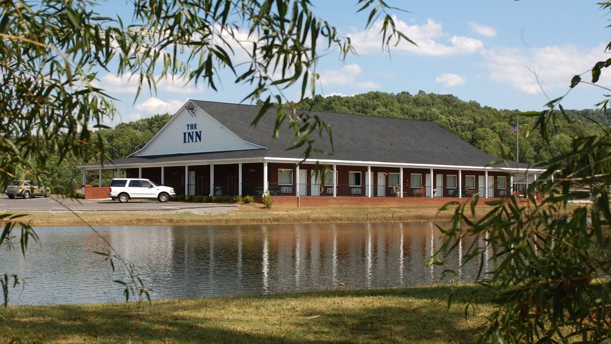 Hartselle Hotel | The Golf Inn at QC Resort and RV