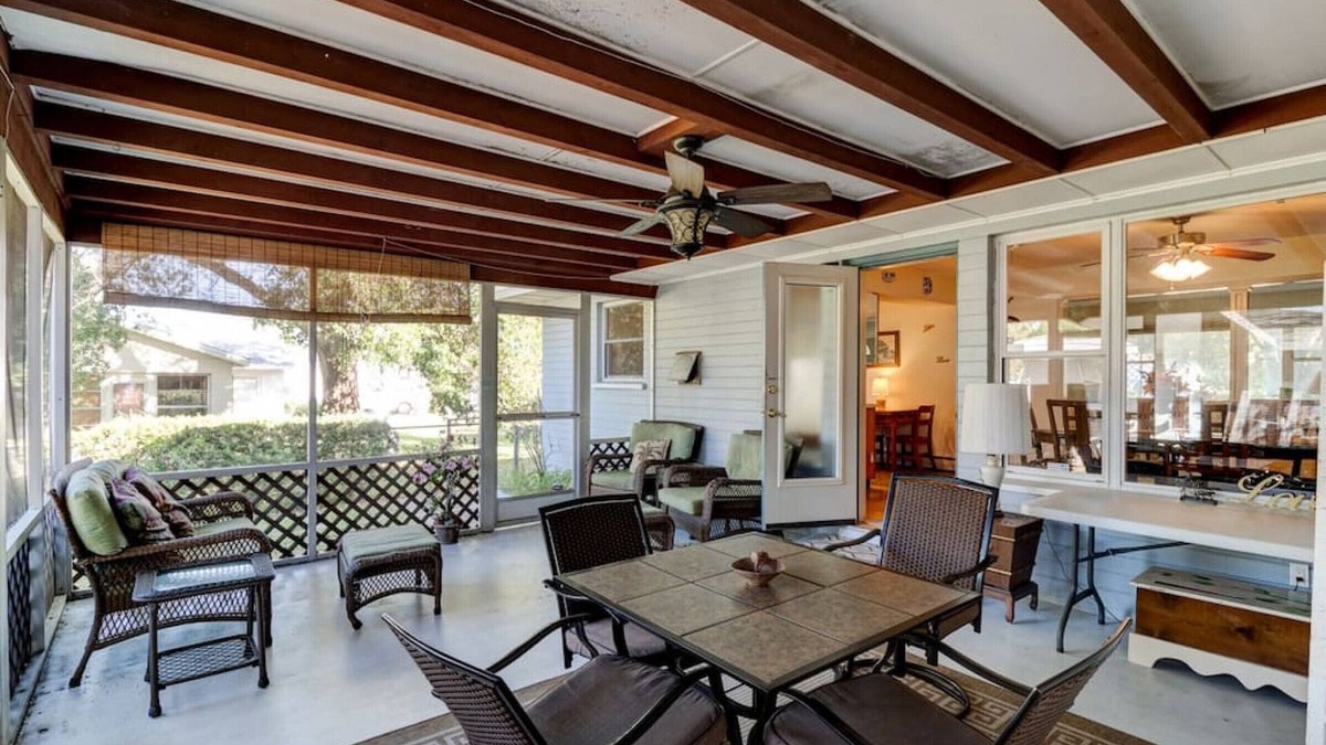 Kingston House | The Good Ole' Days, King Bed, Pet Friendly