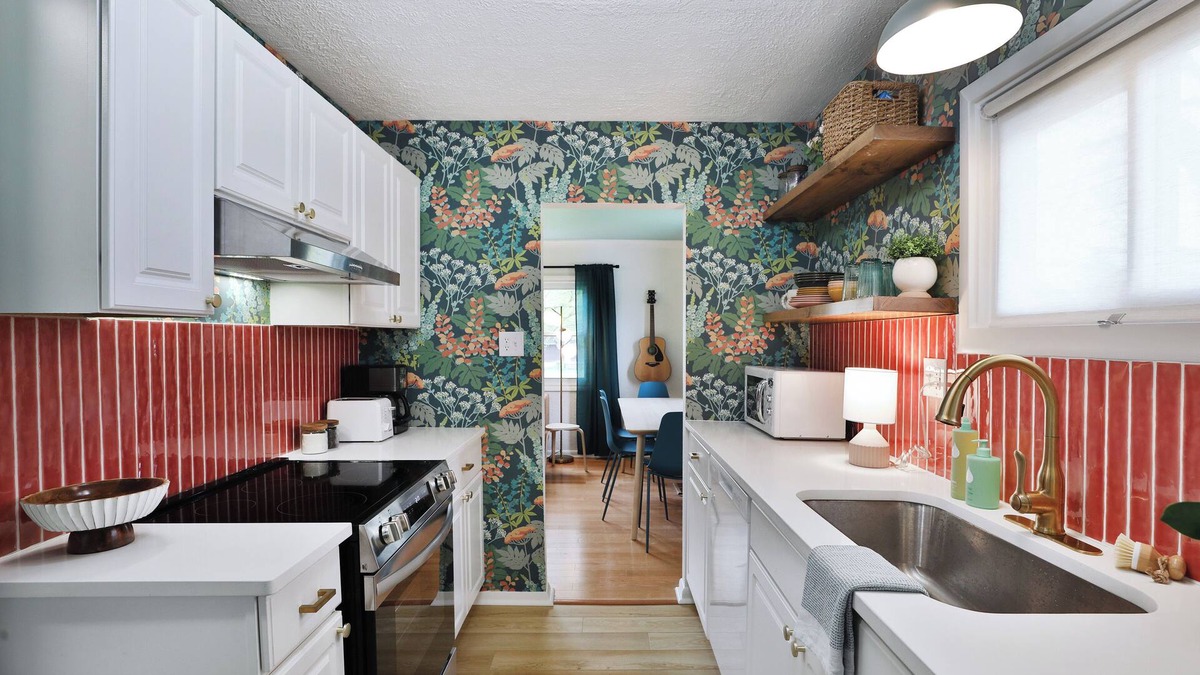 Westerville House | THE GOOD PLACE - Uptown Westerville's Premier Vacation Home - Colorful & Cozy
