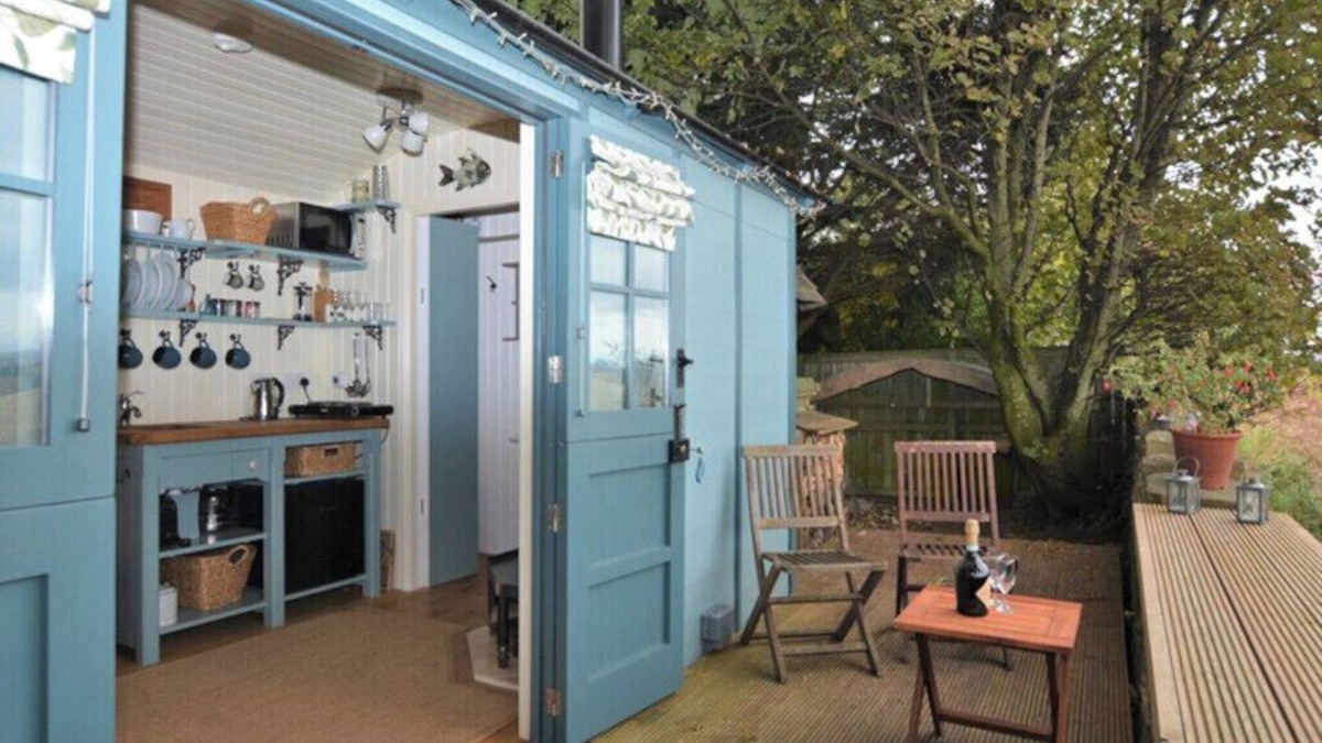 Berwick-upon-Tweed Cabin | The Good Shepherd's Hut; Comfort and peace with panoramic views of the coast.