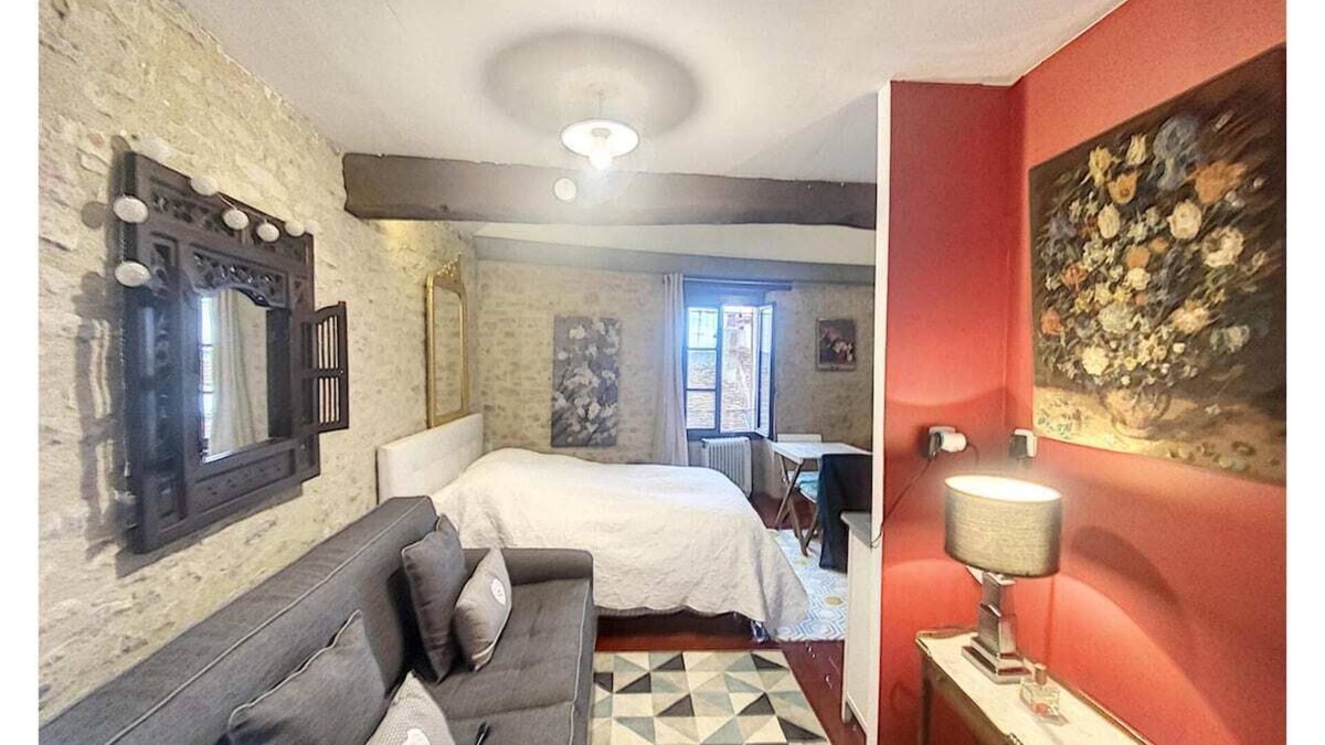Vezelay Apartment | The Good Studio - Charming apartment 200 m from Vezelay basilica