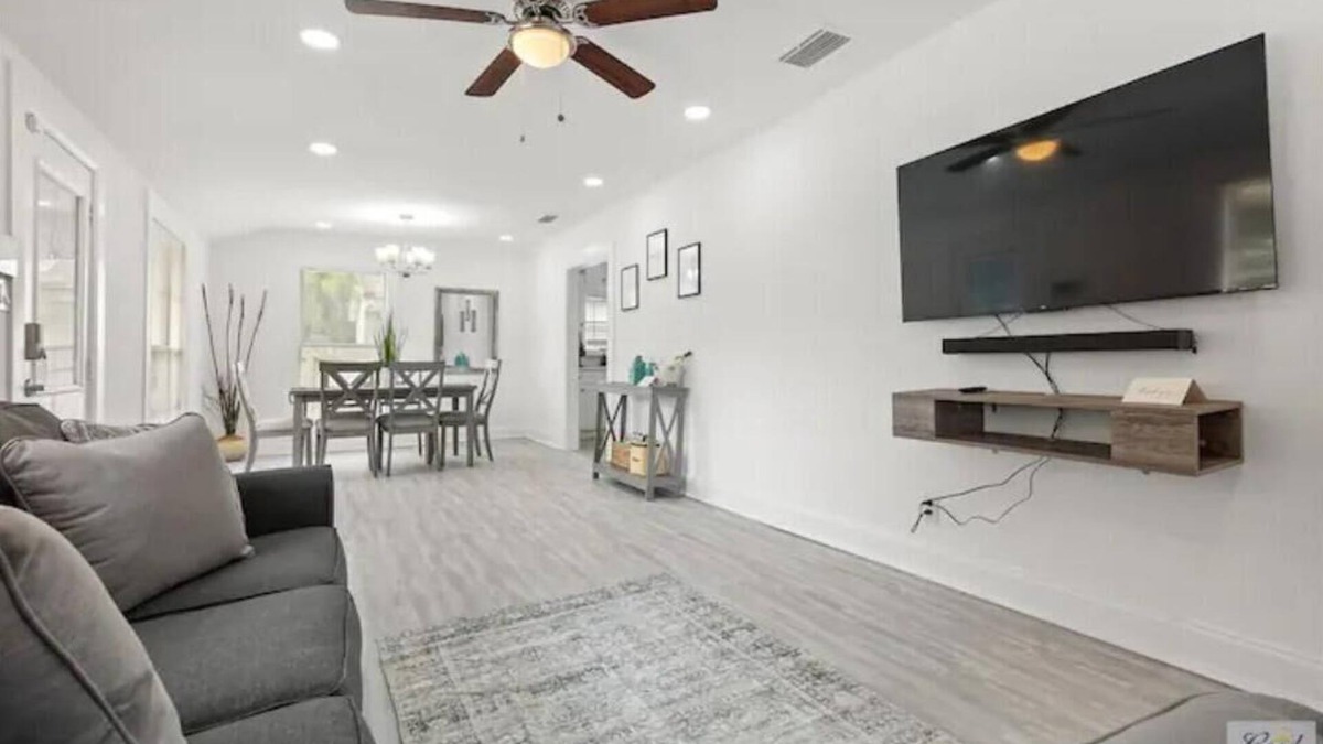 Tampa Cottage | The Good Vibes Only Cottage