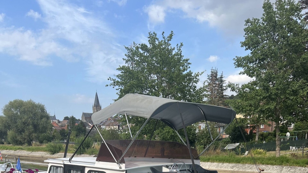 Geraardsbergen Boat Rental | The Good Vibes: The boat to chill