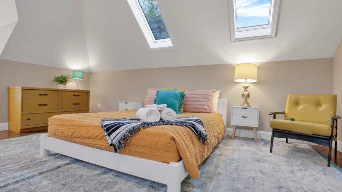 Victorian Village Apartment | The Goodale Overlook - 2 Bed 3 Bath