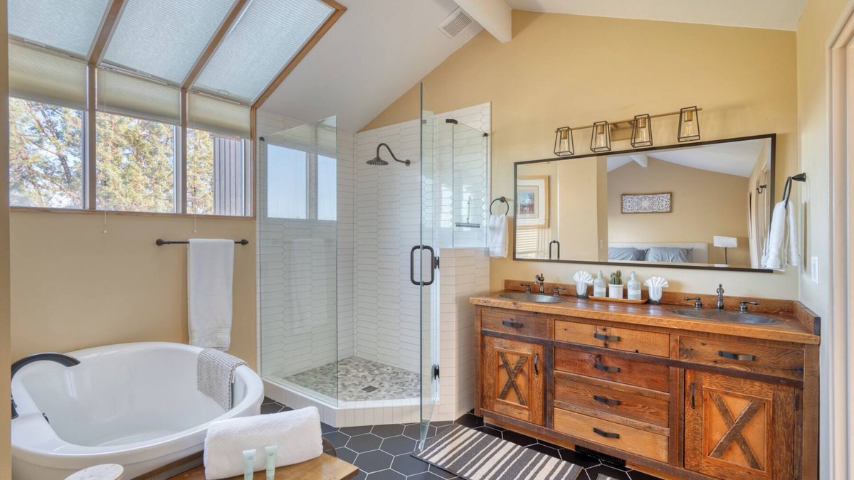 Redmond Condo | "The Goose" on the Deschutes River in Eagle Crest