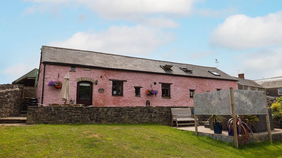 Pyle Apartment | The Granary 3 bedroom cottage