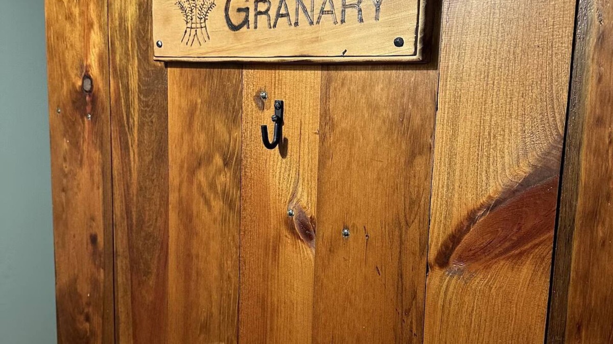 Etna Apartment | The Granary at The Yellow Barn Estate