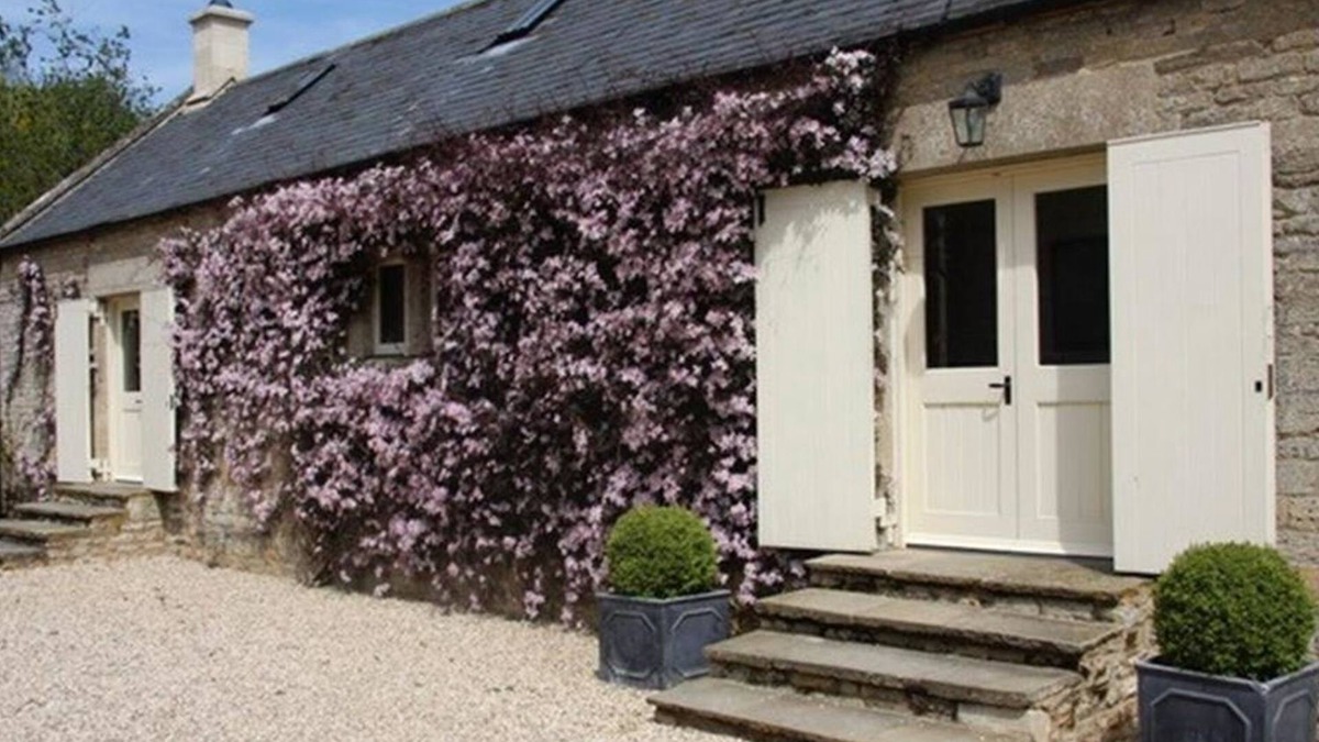 Bourton House | THE GRANARY, pet friendly, with open fire in Bourton-On-The-Water