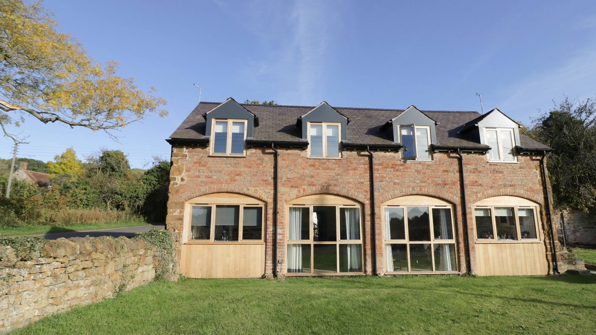 Northend Cottage | THE GRANARY, pet friendly, character holiday cottage in Gaydon