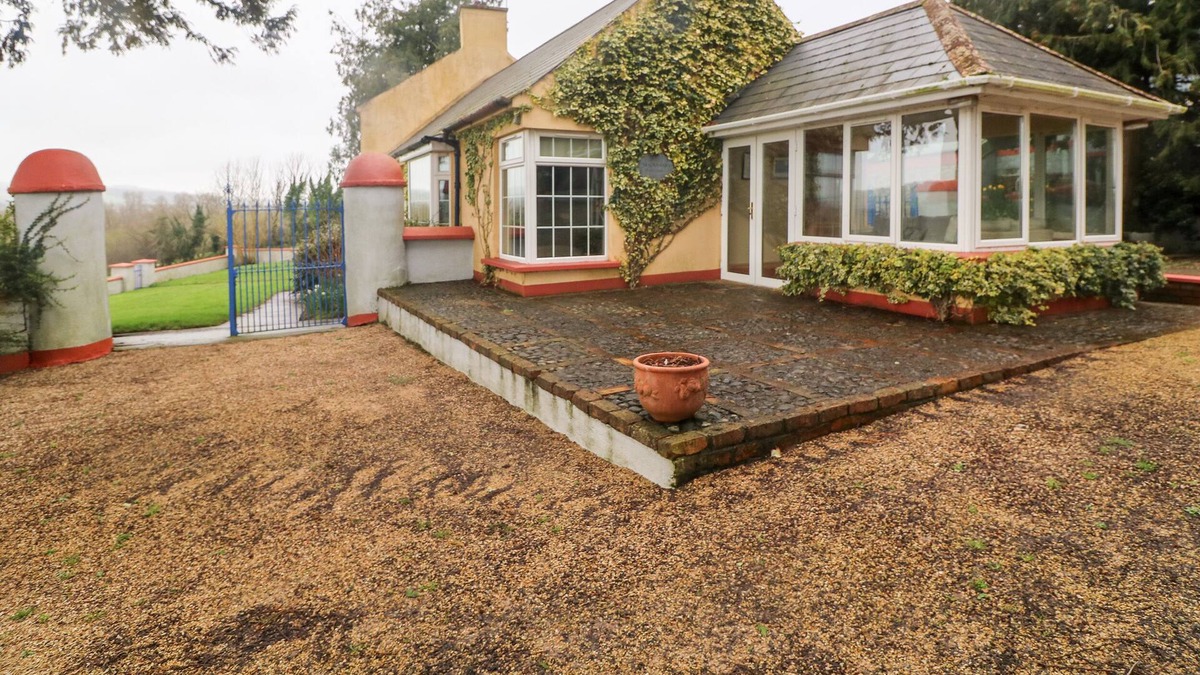 Lismore Cottage | THE GRANARY, pet friendly in Lismore, County Waterford