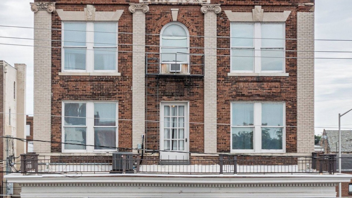 Lowertown Arts District Apartment | The Grand Apartment: A Historical Paducah Gem