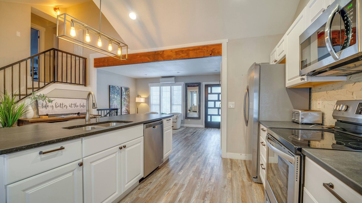Chelan Cottage | 'the Grand Chelan' Group Getaway: Pool & Hot Tub