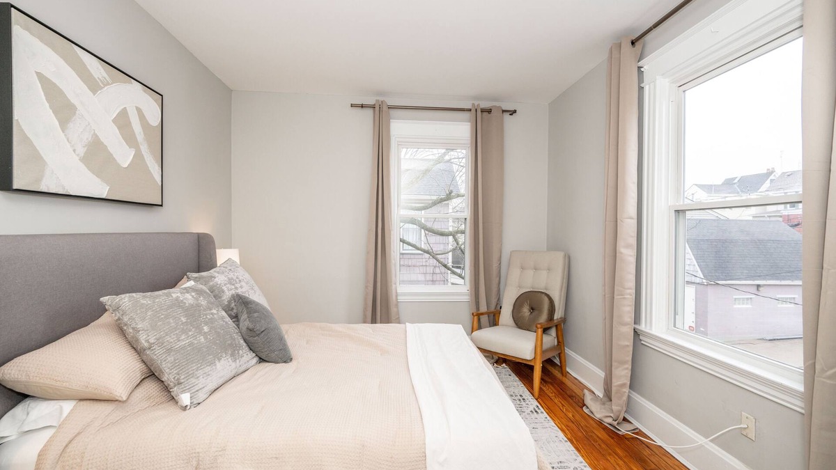 Ludlow House | The Grand Elm House – Updated 4 BDR Just Minutes from Downtown!