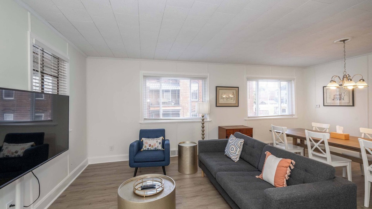 Ludlow Apartment | The Grand Elm Suite 1 – Sleeps 4