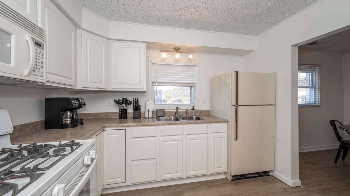 Ludlow Apartment | The Grand Elm Suite 2 Sleeps 6