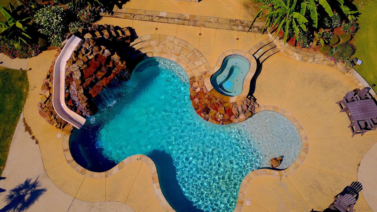 Shreveport Cabin | The Grand Lodge, Pool House, & Private Pool at God's Country Resort