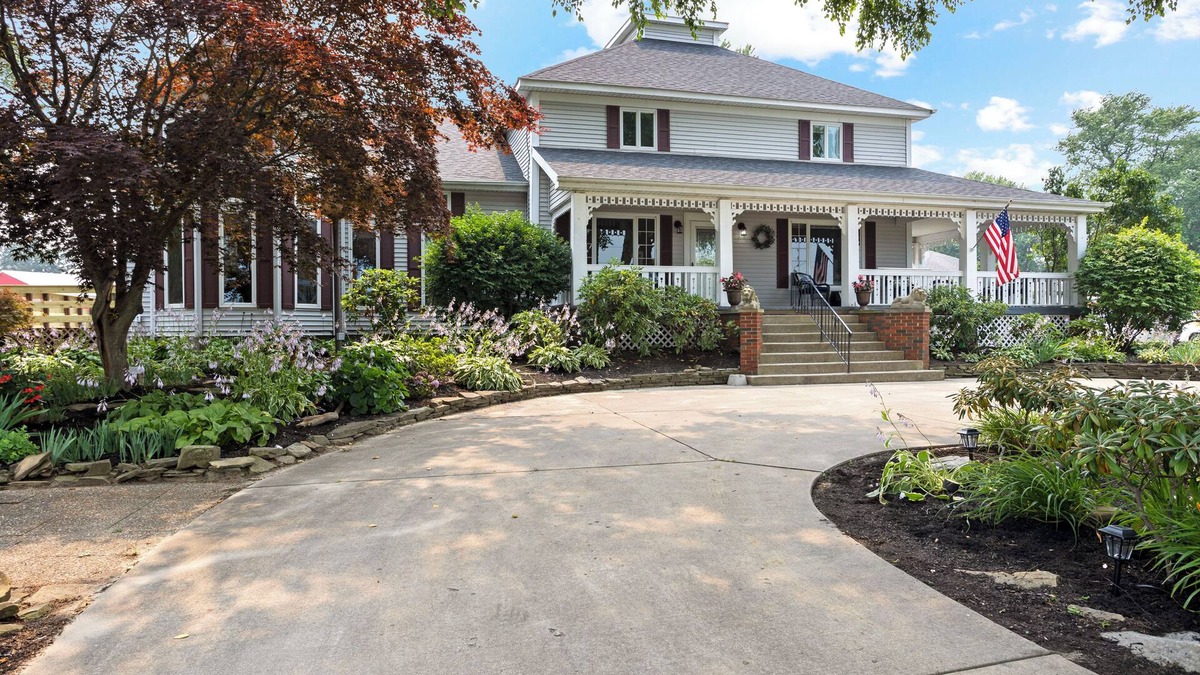 Huron House | The Grand Lodge with private pool - The Ultimate Retreat
