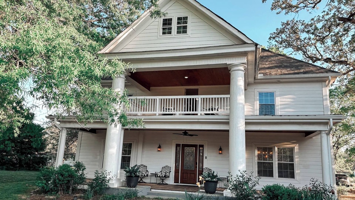 Franklinton House | The Grand Mason Station: Historic Luxury meets Vintage Charm