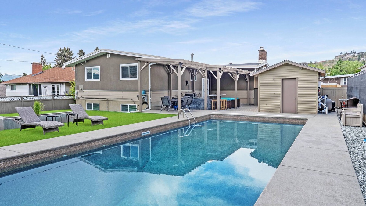 Glenmore House | "The Grand Oasis" (Pool & Spa house)