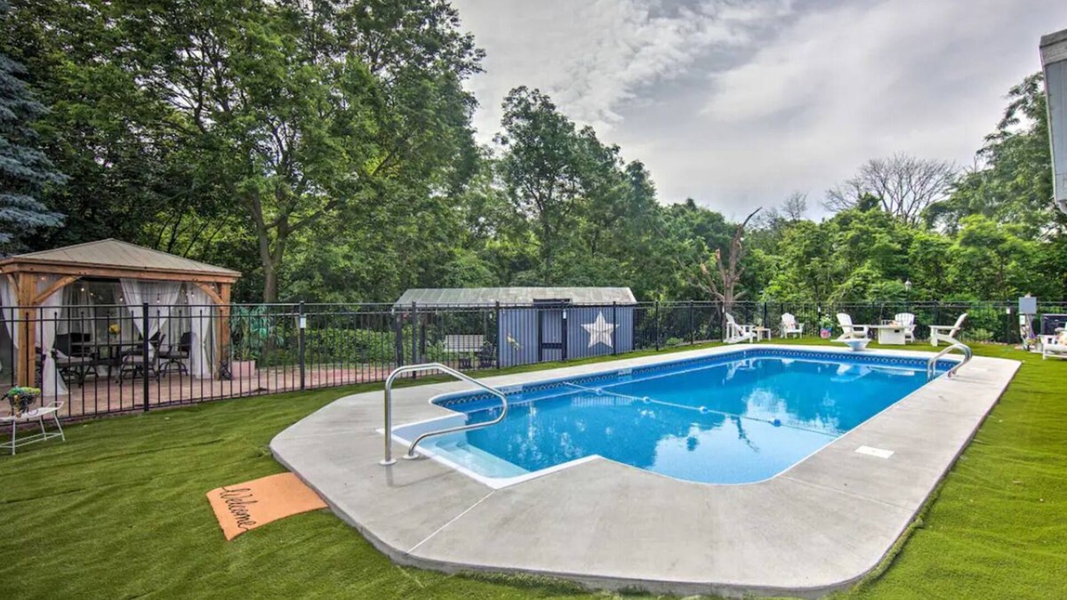 Hummelstown House | The Grand OasisnRetreat !