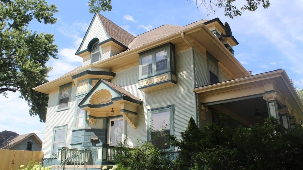 Cedar Rapids House | The Grand Rapidian- Historic 4-bedroom House with Fenced in Yard! Pet Friendly!