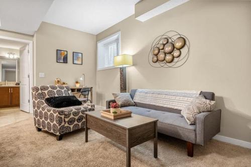 Southeast Calgary House | The Grande 1BD 1BA - Full Kitchen Guest Suite